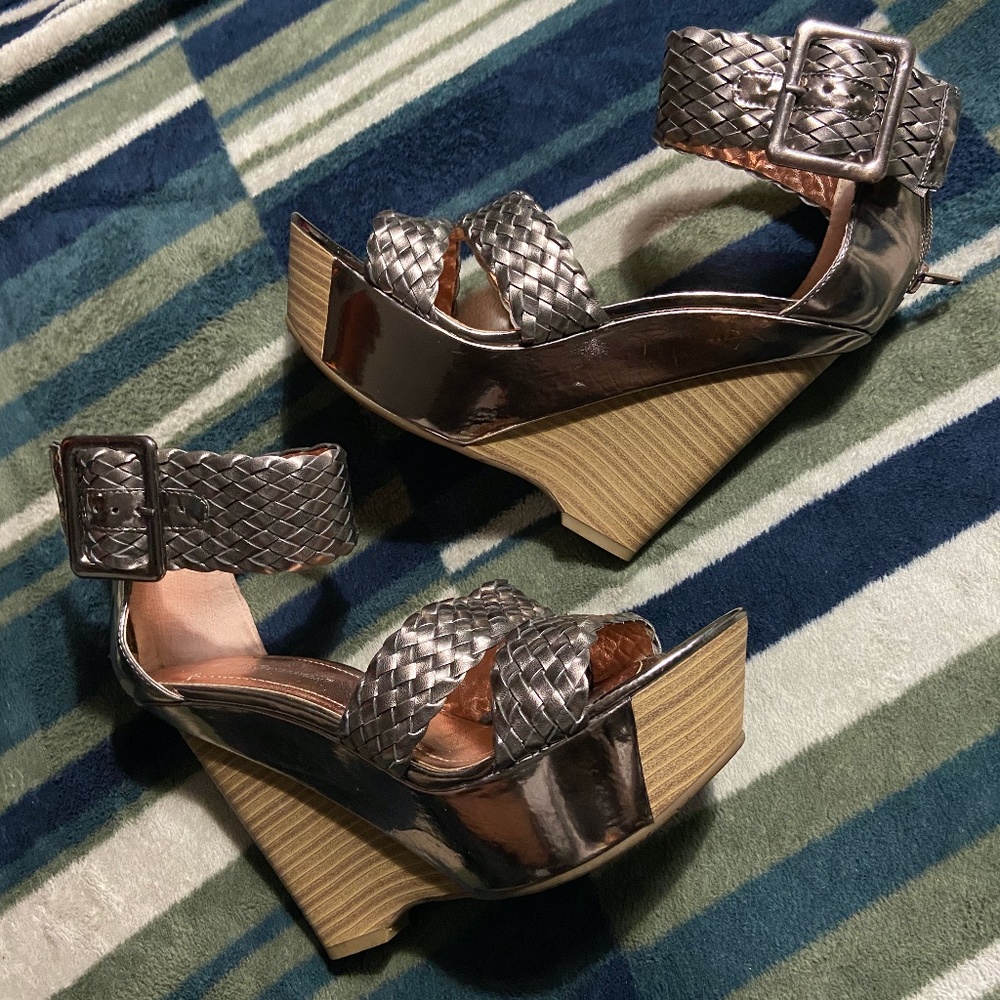 Metallic Wedges